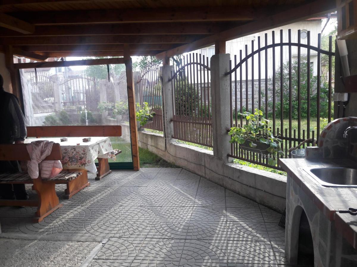 Hotel Advel Guest Hous Madzhare Esterno foto