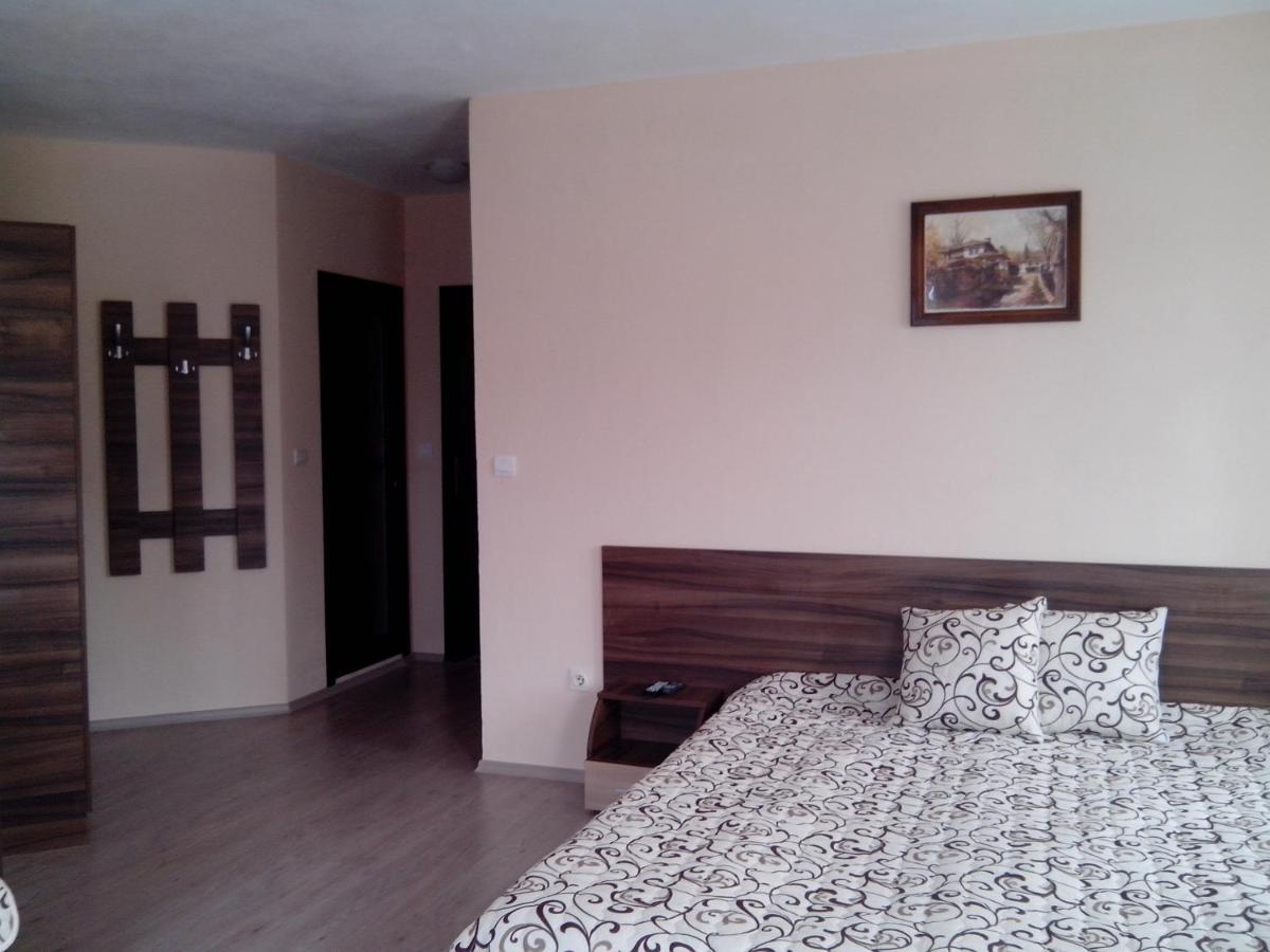 Hotel Advel Guest Hous Madzhare Esterno foto