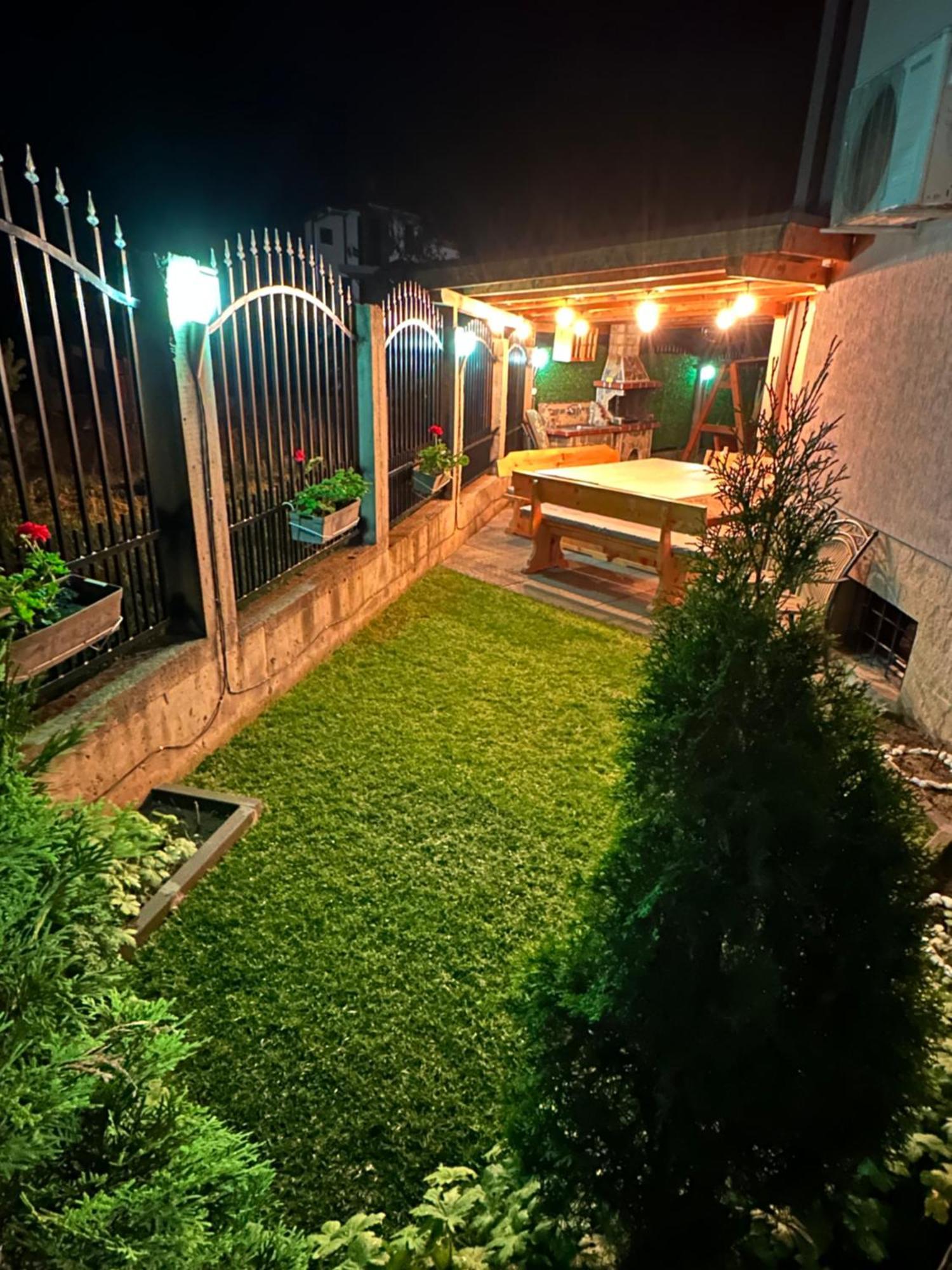 Hotel Advel Guest Hous Madzhare Esterno foto