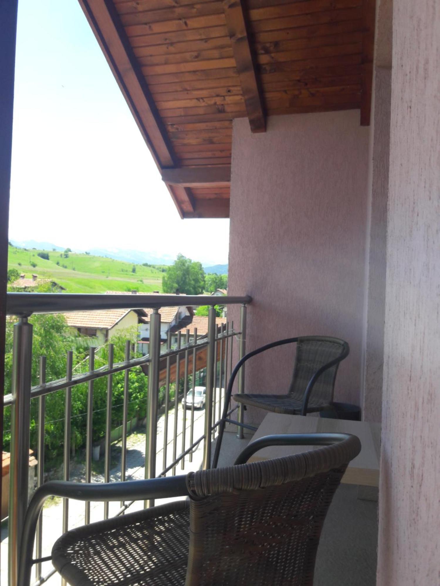 Hotel Advel Guest Hous Madzhare Esterno foto